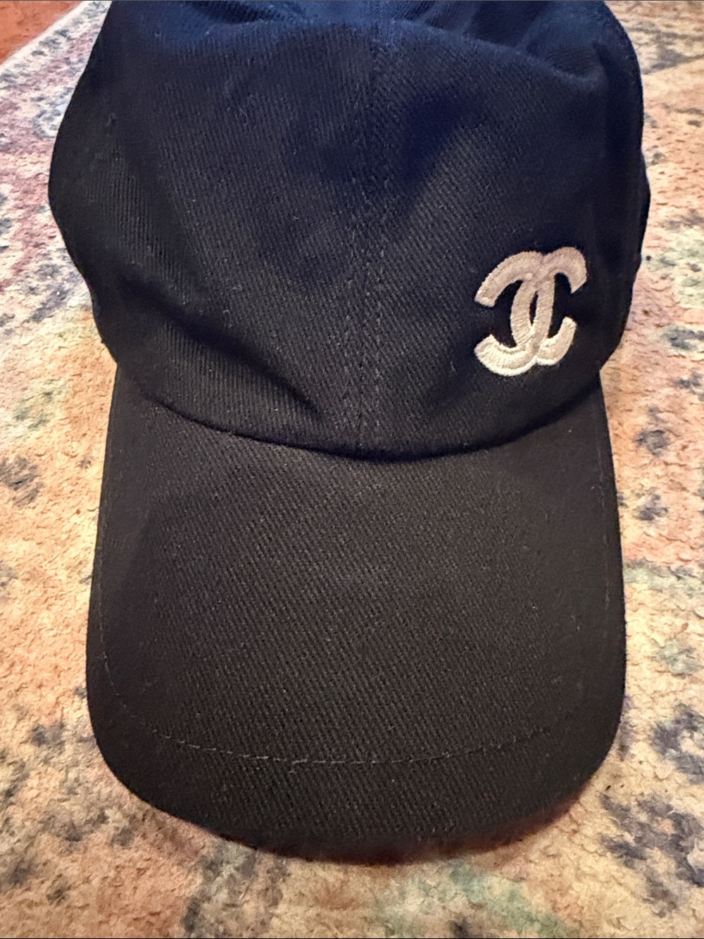 CHANEL Black Cap with White Interlocking CC Emblem - Picture 4 of 8